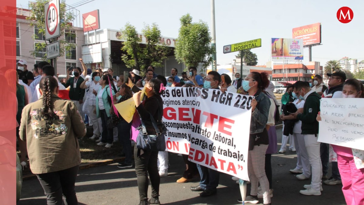 Se manifiestan en trabajadores de Clínica IMSS de Toluca | Foto: Iván Carmona