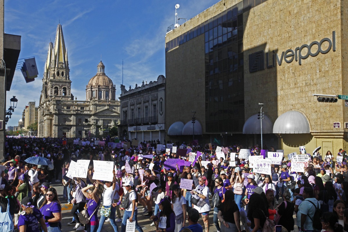 Más de 50 mil mujeres se manifestaron por el 8M en las calles de Guadalajara (Fernando Carranza)