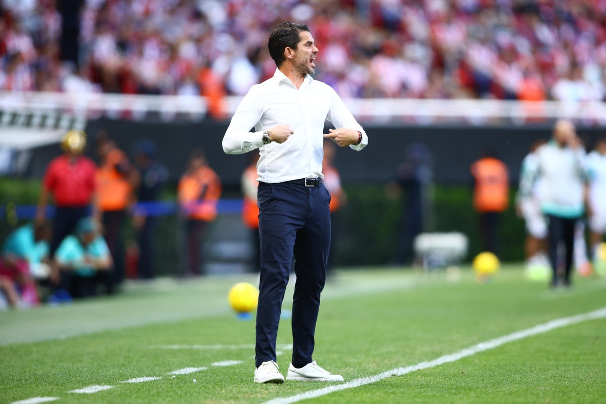 Fernando Gago DT de Chivas (Imago7)