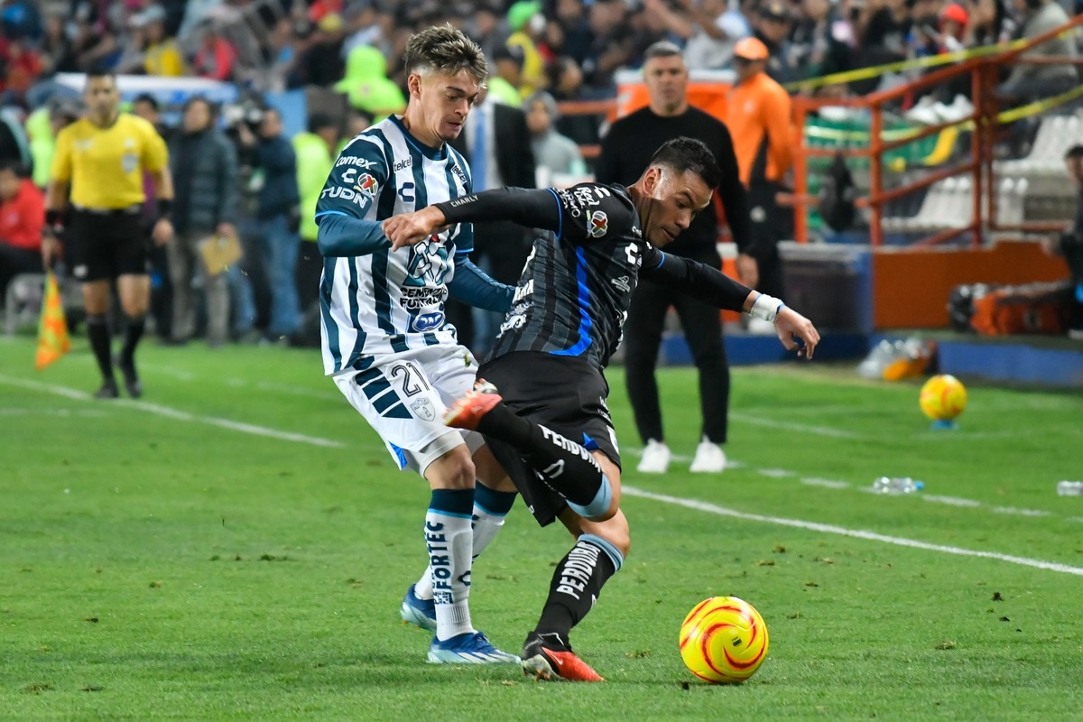 Gallos de Querétaro quitan el invicto a Tuzos. (Imago7)