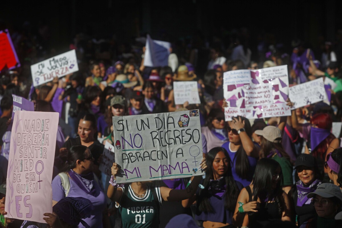 Víctimas por hostigamiento y acoso sexual alzan la voz durante marcha del 8M (Fernando Carranza)