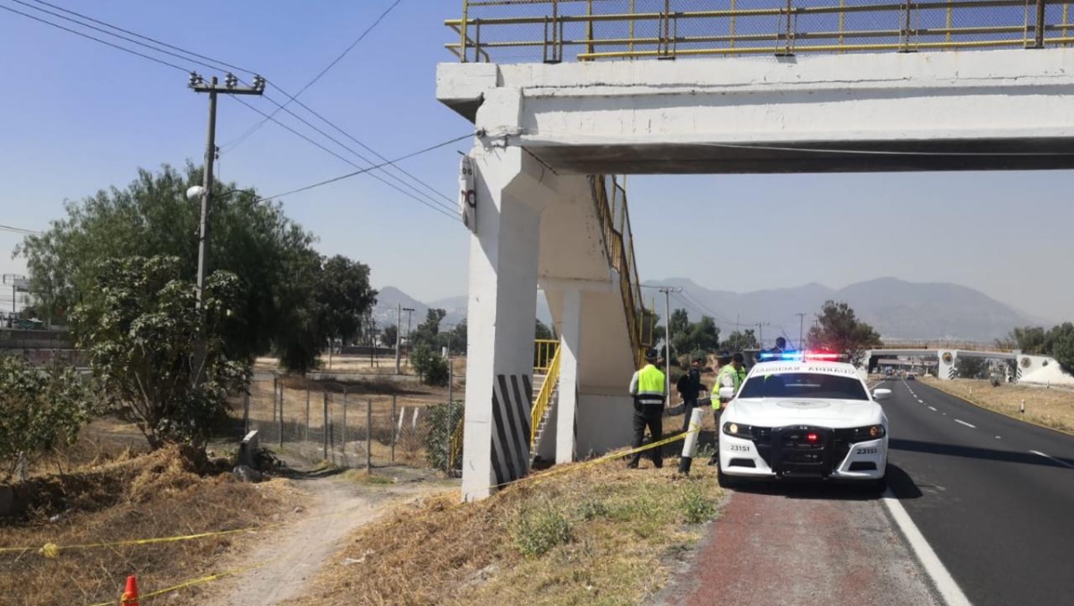 Autoridades en la zona que encontraron el cuerpo en Ecatepec. Foto: (Especial)