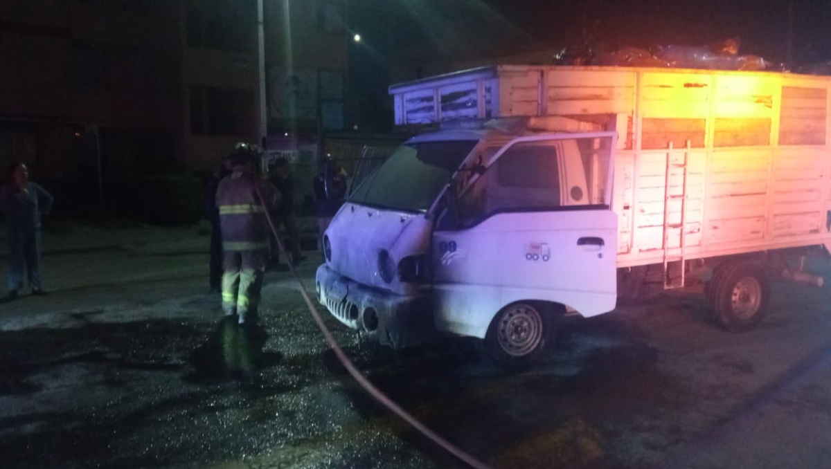 Camión de basura se incendia en Metepec, 11 de marzo 2024. Foto: (Especial)