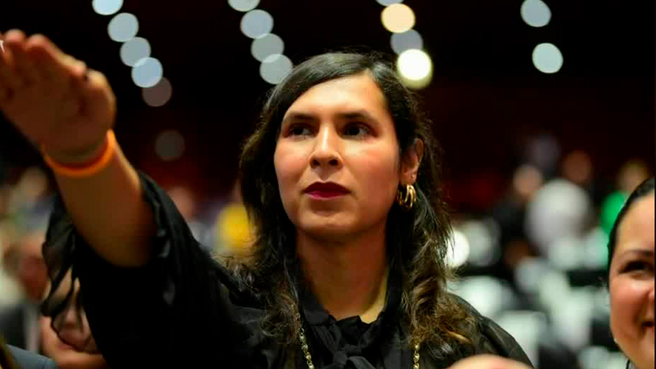 Fernanda Félix rinde protesta en San Lázaro; es la tercera diputada trans
