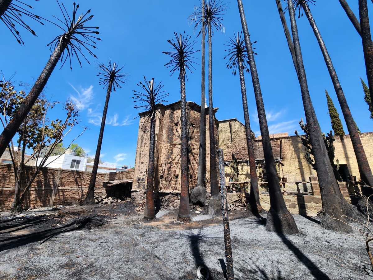Incendio en patio de la  Iglesia de Nuestra señora del Rosario. (Juan Carlos Munguía)