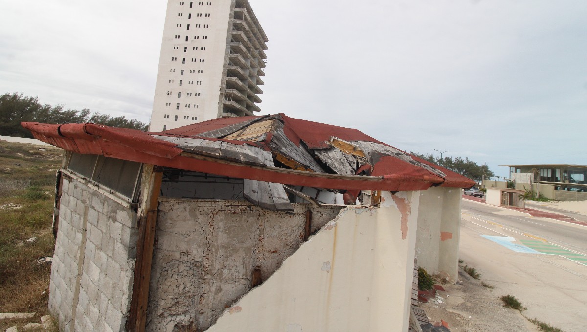 Negocios de playa Miramar destruidos por paso de 'nortes'. (Yazmín Sánchez)