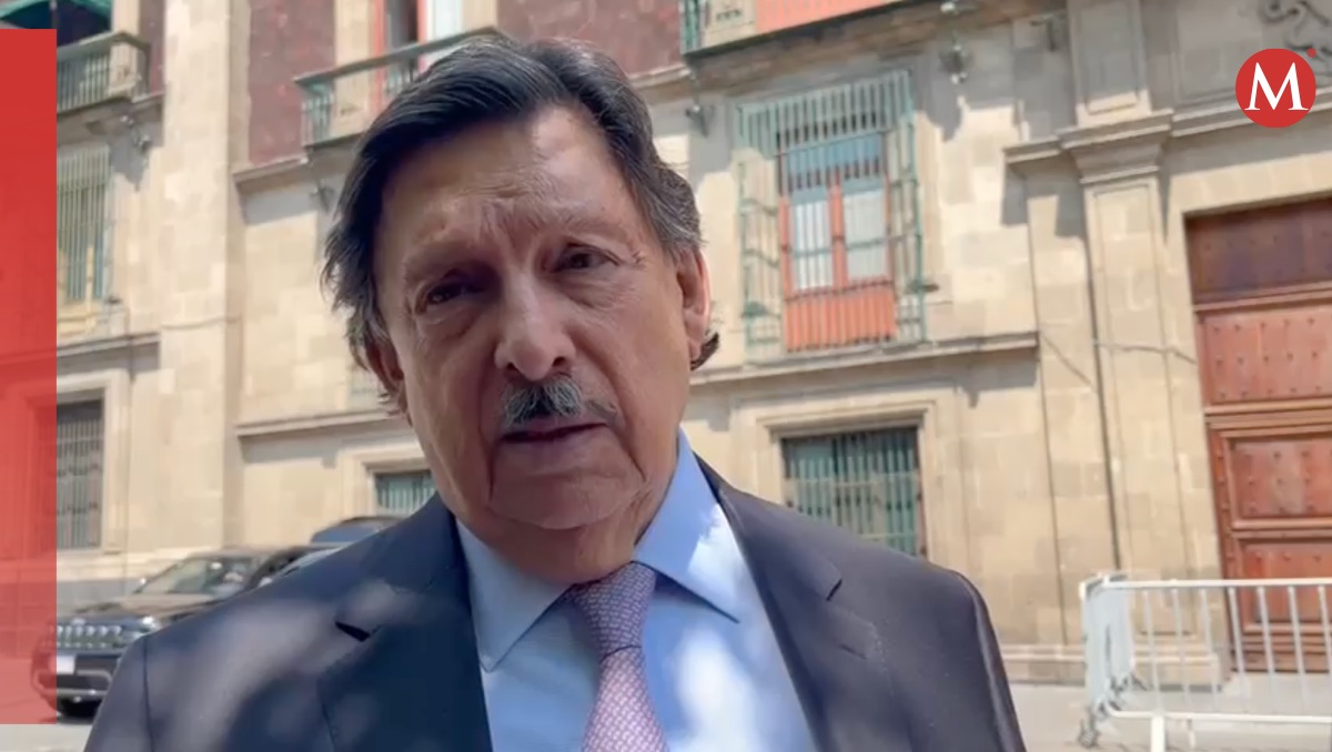 El senador Napoleón Gómez Urrutia a su salida de Palacio Nacional hoy. | Pedro Domínguez