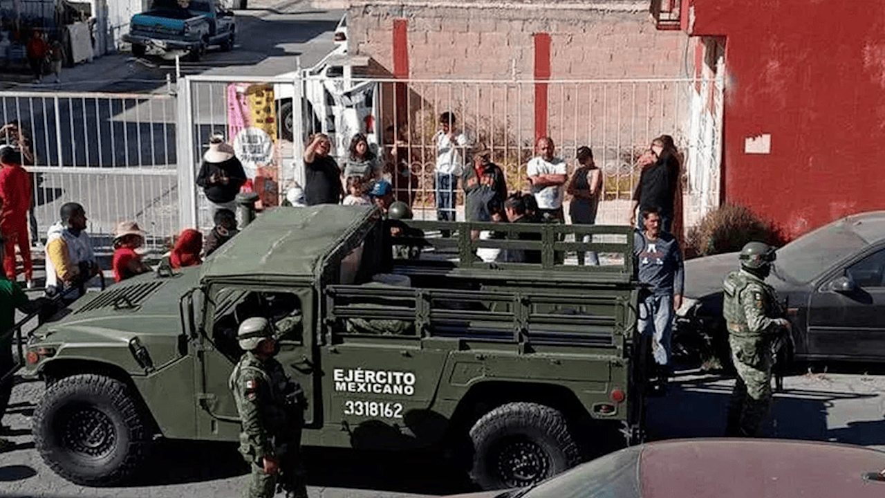 Vecinos organizan cateos en Almoloya de Juárez, detienen a 10 presuntos delincuentes