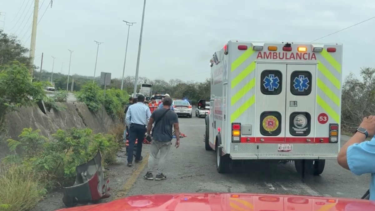 Accidente en el corredor urbano. (Bomberos Voluntarios De Tamaulipas A.C.)