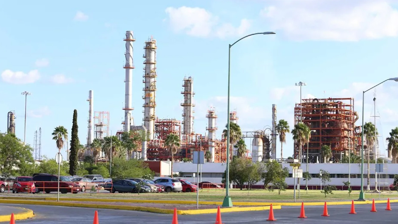 Alcalde de Cadereyta pide al Gobierno Federal invertir en la refineria