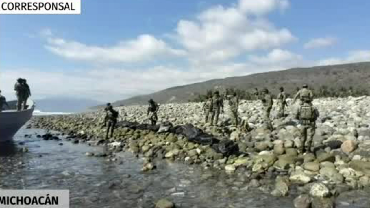 Aseguran cerca de una tonelada de droga en las costas de Michoacán