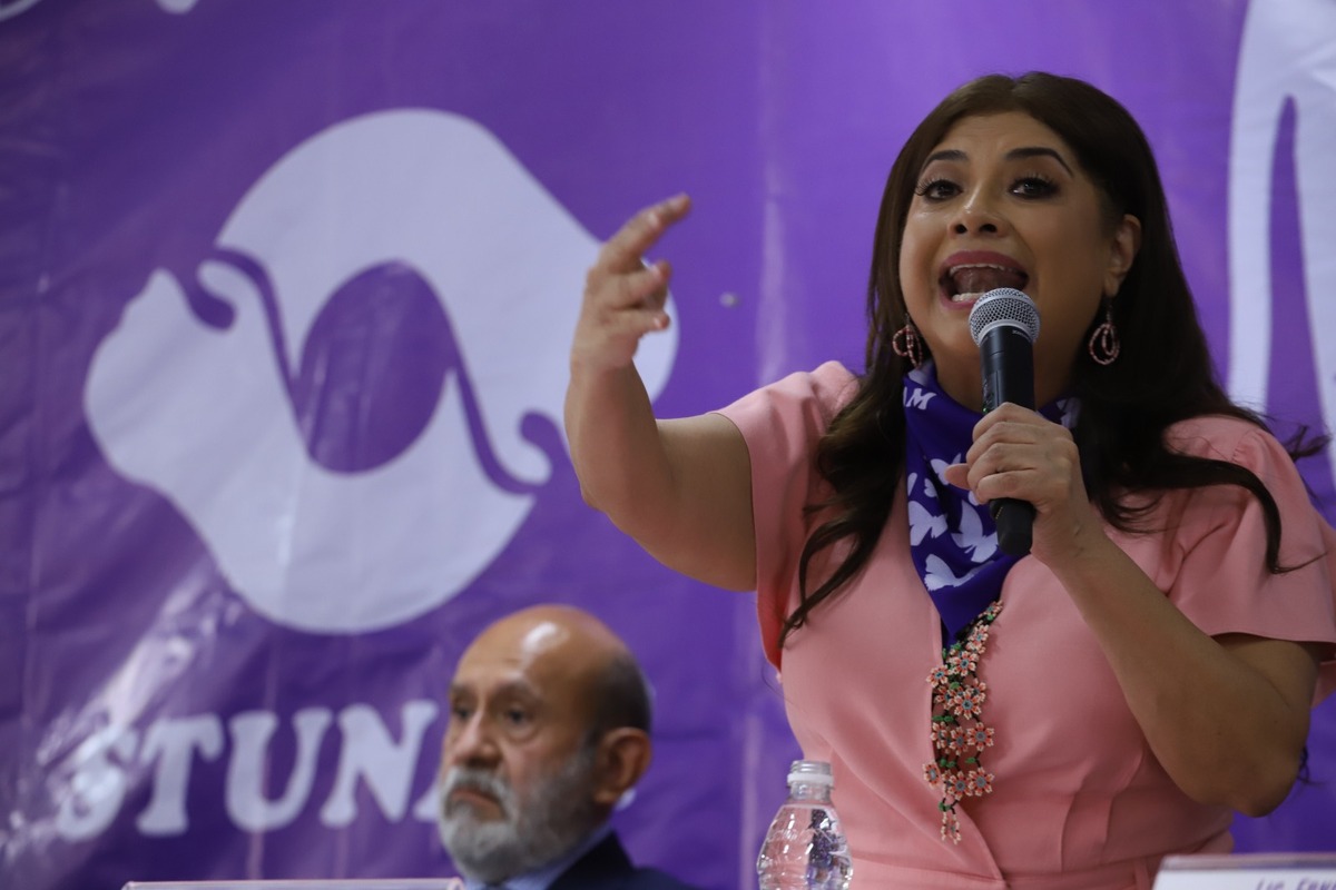 Clara Brugada en conversatorio con mujeres trabajadoras sindicalizadas de la universidad nacional. | Jesús Quintanar