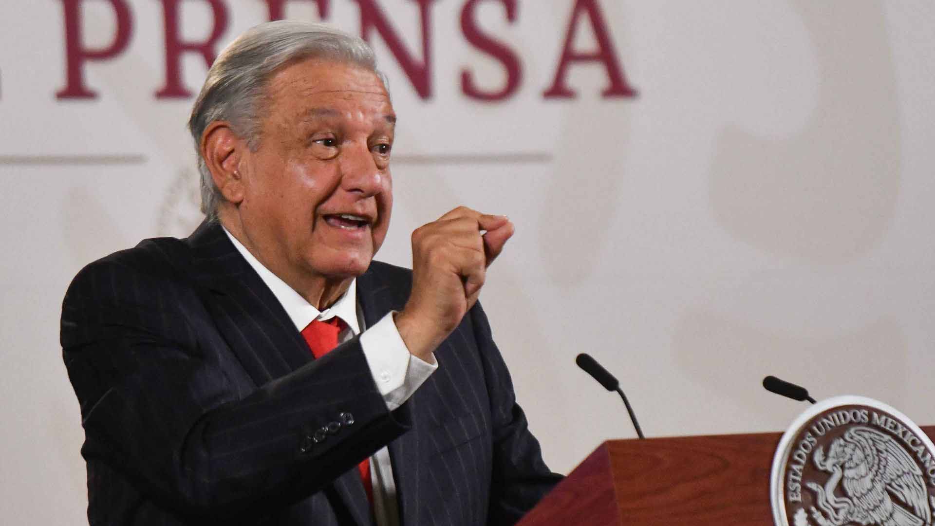 AMLO cuenta que señoras de clase alta llegaban “encaradas” a vacunarse en pandemia