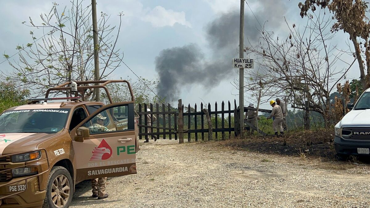 Bomberos de Pemex sofocaron la explosión.