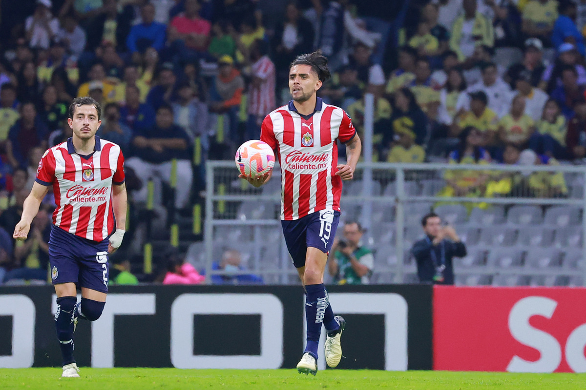 Chivas vence 2-0 a América en el primer tiempo de la Concachampions (Imago7)