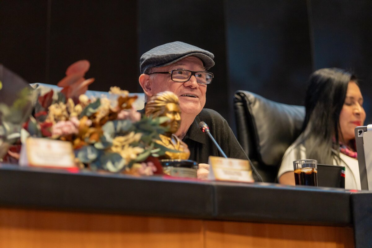Entrega de Premio al Mérito Literario “Rosario Castellanos” al poeta Francisco Hernández  [Foto X]