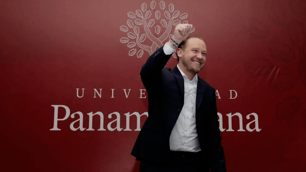 Taboada justifica uso de lonas en postes, acusa que empresas de publicidad le cerraron las puertas