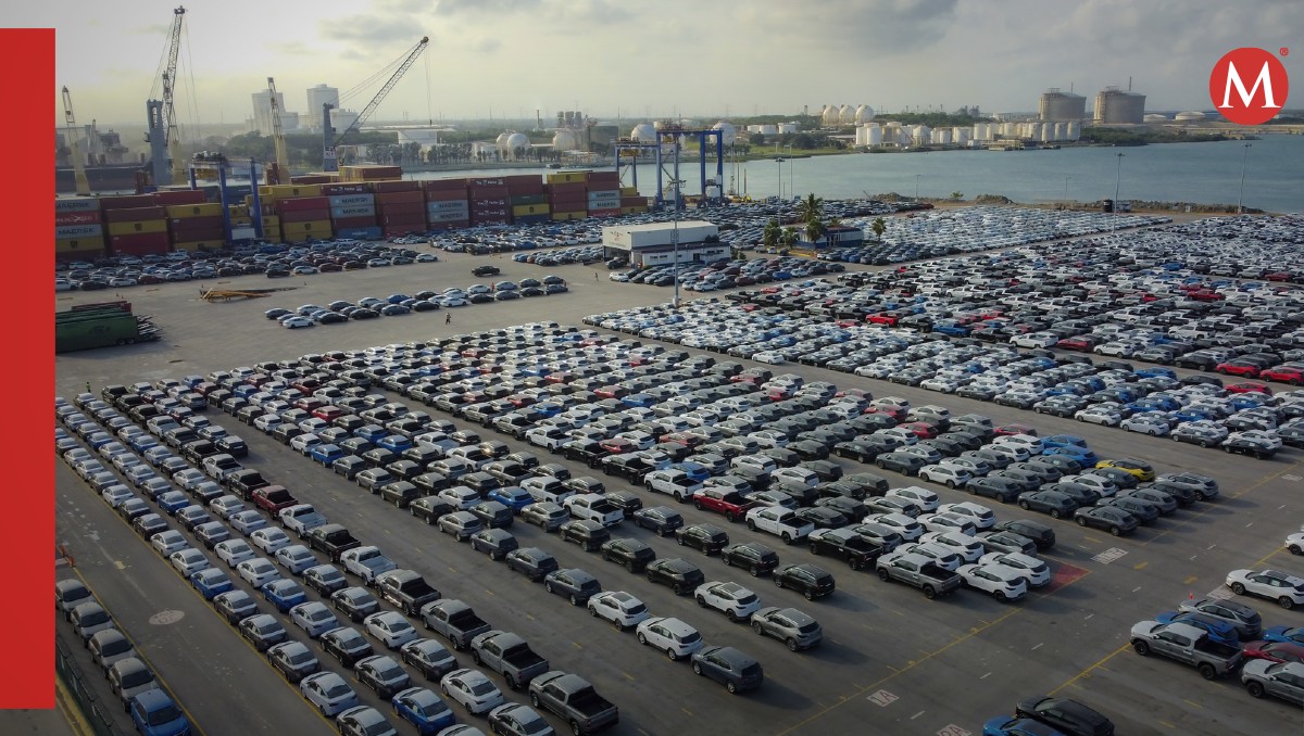 Terminales en el puerto de Altamira para la exportación de automóviles nuevos.