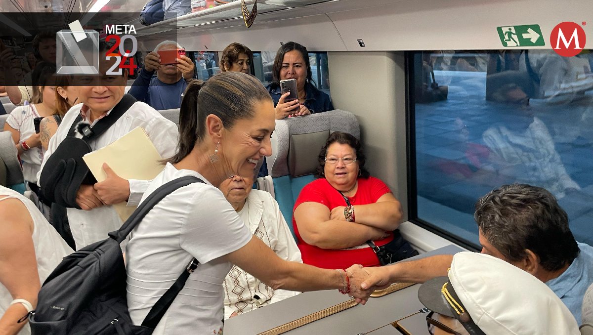 La candidata morenista saludó a los pasajeros del Tren Maya en su recorrido. | José Antonio Belmont