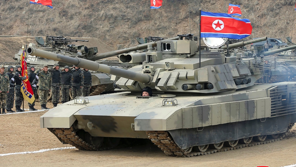 Kim Jong Un conduce un tanque de combate en Corea del Norte | AP