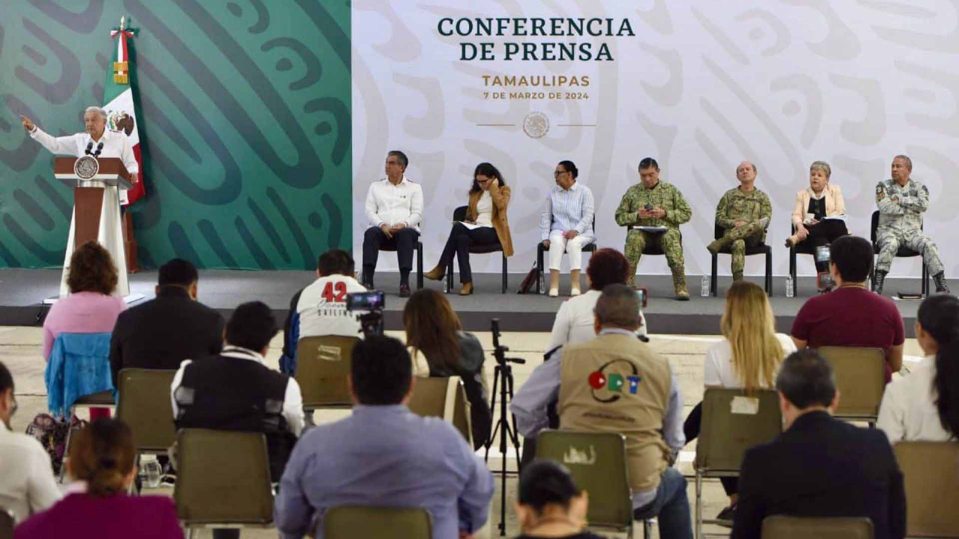 "Salinas Pliego tendrá que pagar mil 700 mdp": AMLO sobre adeudo fiscal