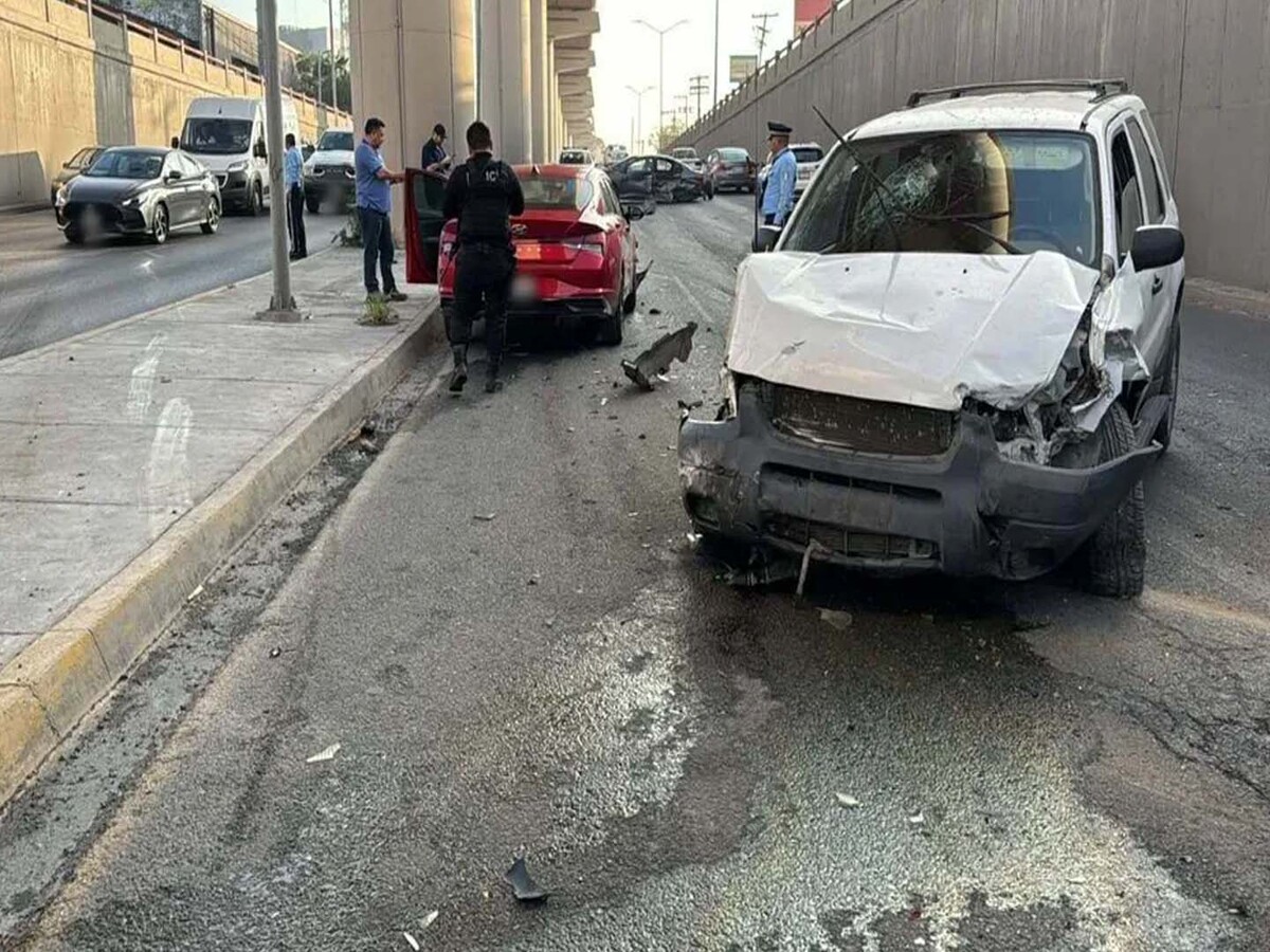 Choque múltiple deja cinco lesionados sobre la avenida López Mateos en San Nicolás