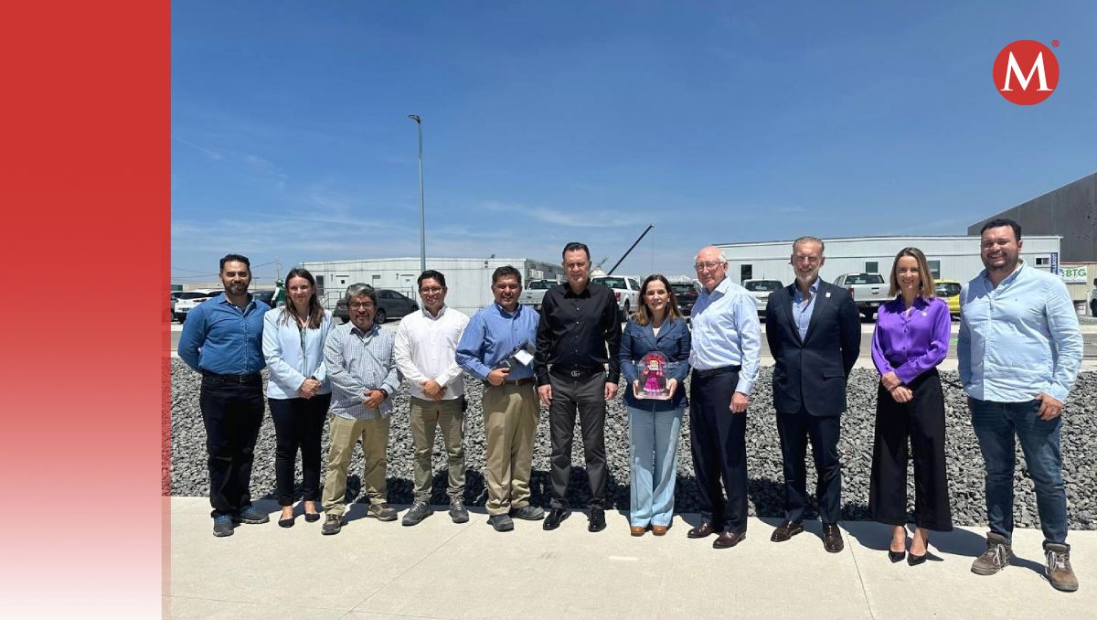 John Kenneth Lee Salazar y ejecutivos de Amazon Web Services (AWS) anuncian proyecto "Unidos a la nube".