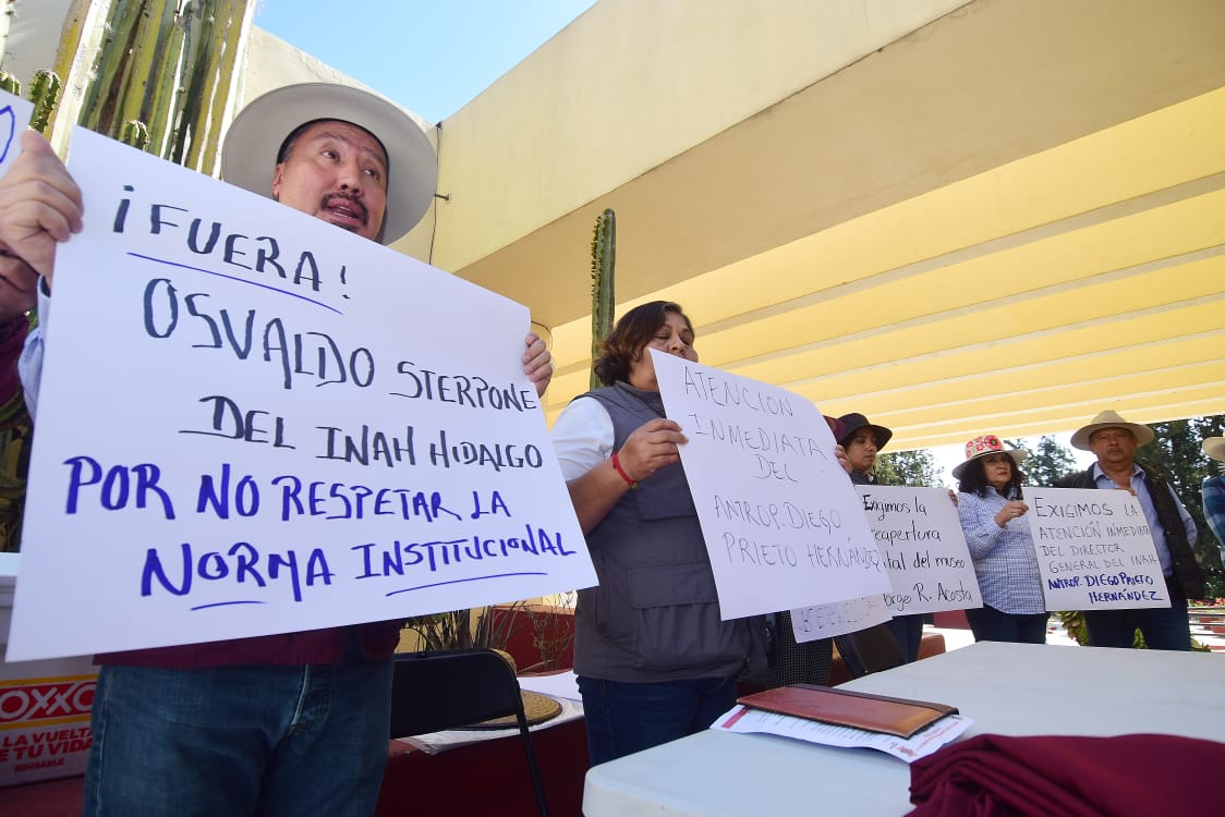 Trabajadores protestan en la Zona Arqueológica de Tula. (Francisco Villeda)