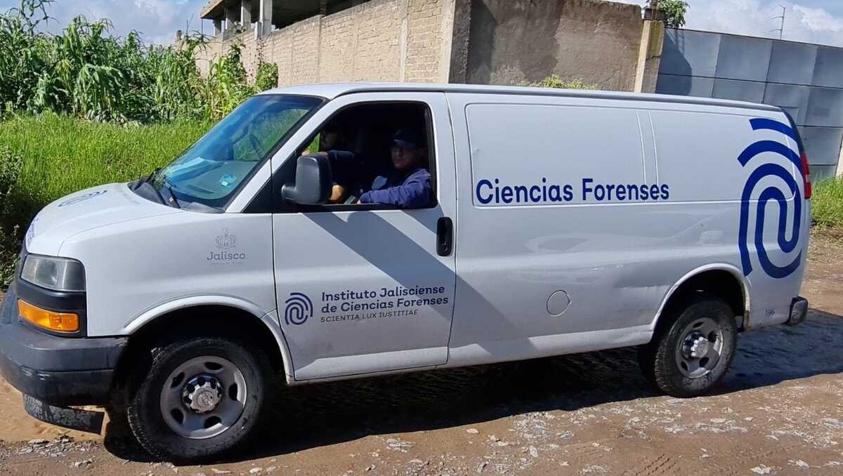 Vehículo del Instituto Jalisciense de Ciencias Forenses (Juan Carlos Munguía)