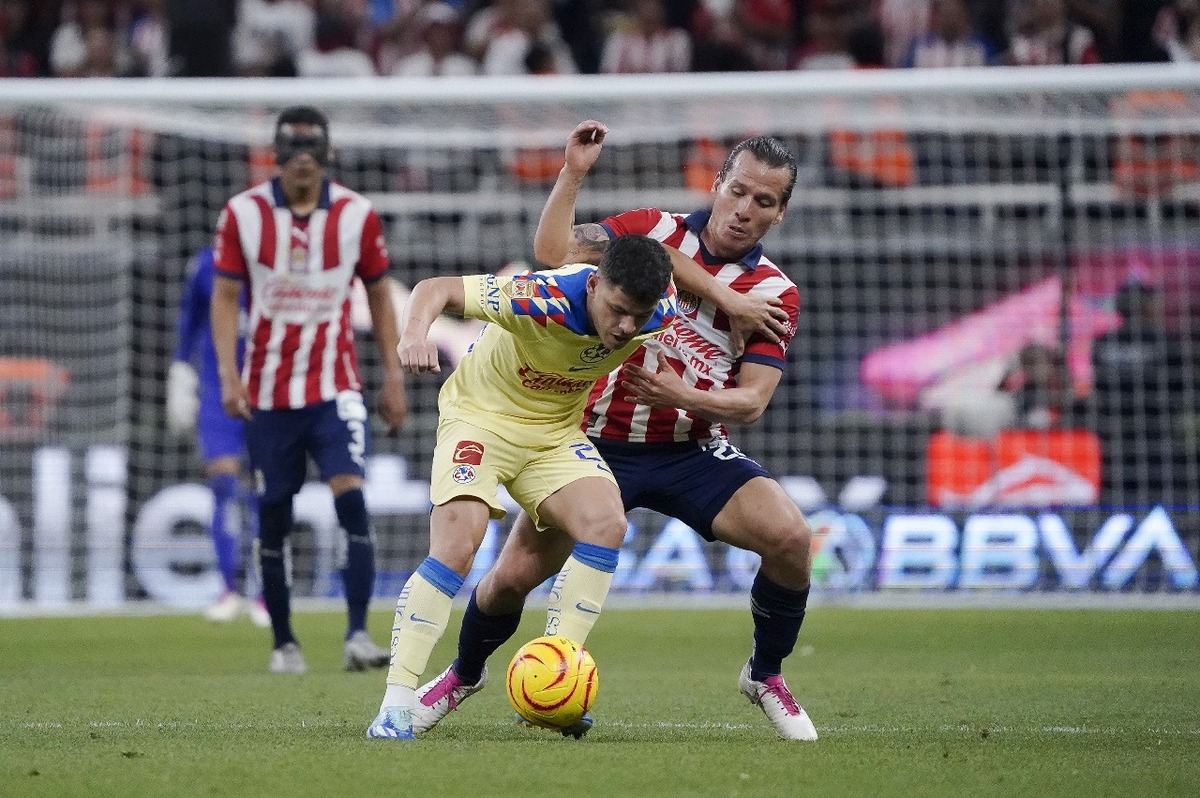Chivas y América cerraron su trilogía con un emocionante empate (Imago 7)