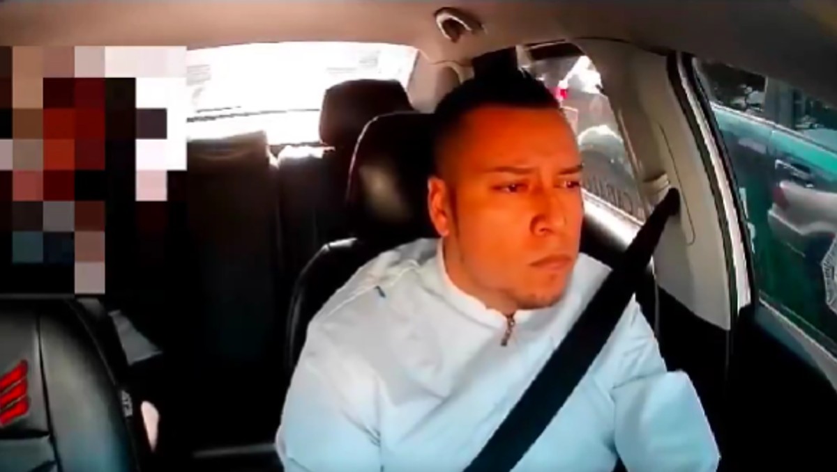 Mujer amenaza con denunciar a taxista de aplicación y lo llama "mugroso". | Captura X. @CualquieraMujer