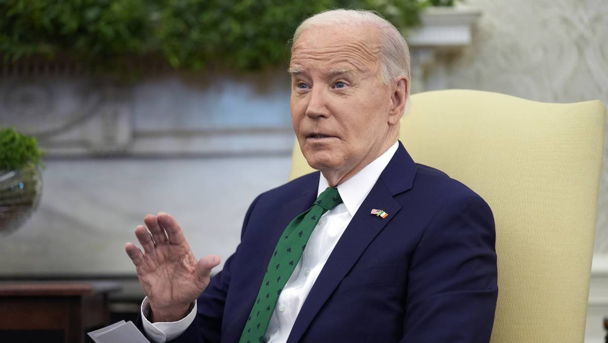 Joe Biden acudió por primera vez a la cena con periodistas. | AP