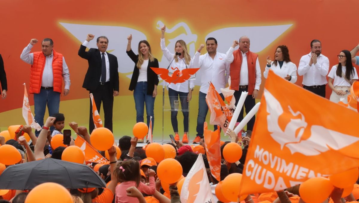 Mariana Rodríguez se registra como candidata a la alcaldía de Monterrey en el Instituto Estatal Electoral y de Participación Ciudadana. Leonel Rocha