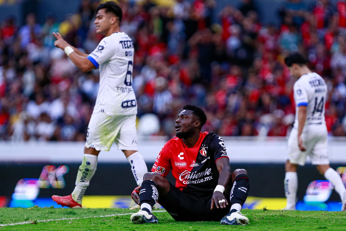 Rayados mantuvo el invicto y venció 2-1 a Atlas. (Mexsports)