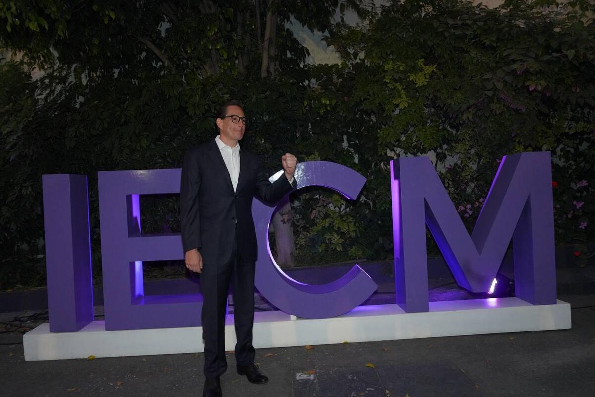 Salomón Chertorivski en el IECM para el primer debate por la jefatura de gobierno [Foto de Ariana Pérez]