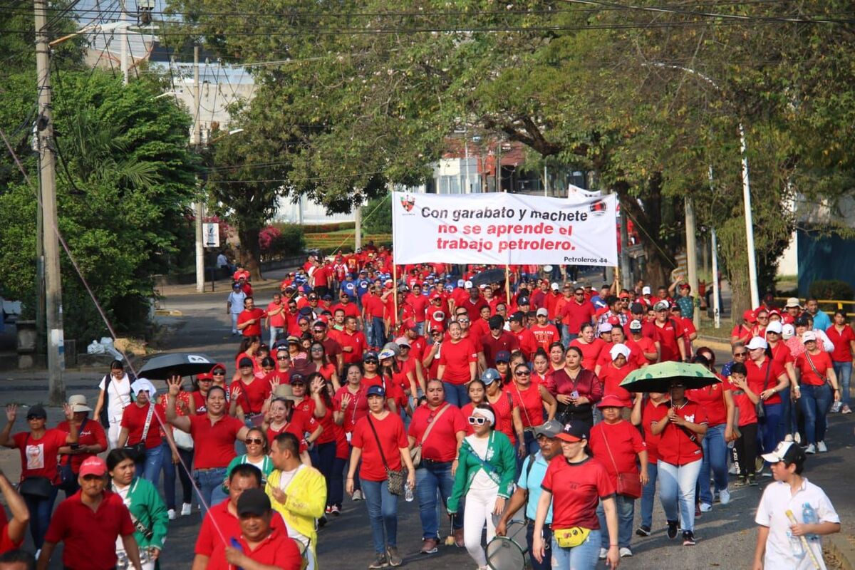 Petroleros protestan en Villahermosa, Tabasco. | Foto: Liliana Collado