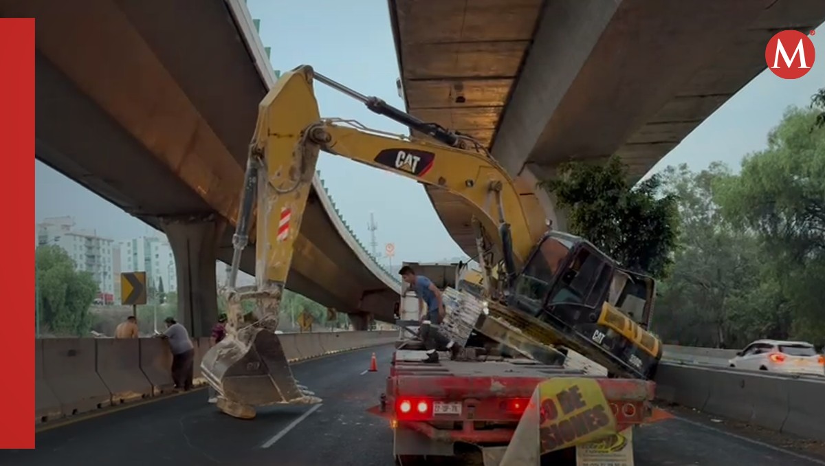 Caída de retroexcavadora en carretera México-Querétaro causa caos vehicular en Cuautitlán Izcalli | Especial