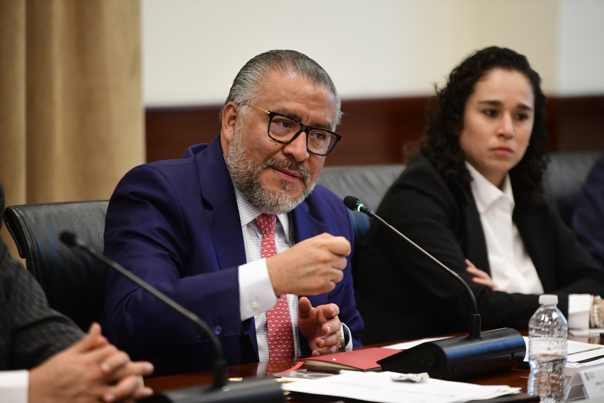 Horacio Duarte sienta al PRI, PAN y PRD para garantizar elecciones transparentes en el Edomex.