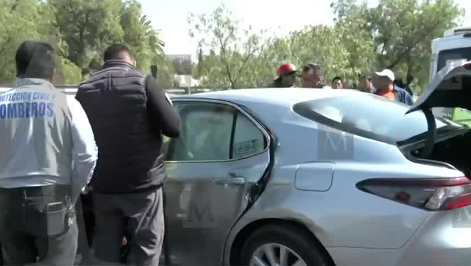 Rescatan a mujer prensada en autopista México-Pirámides, Acolman