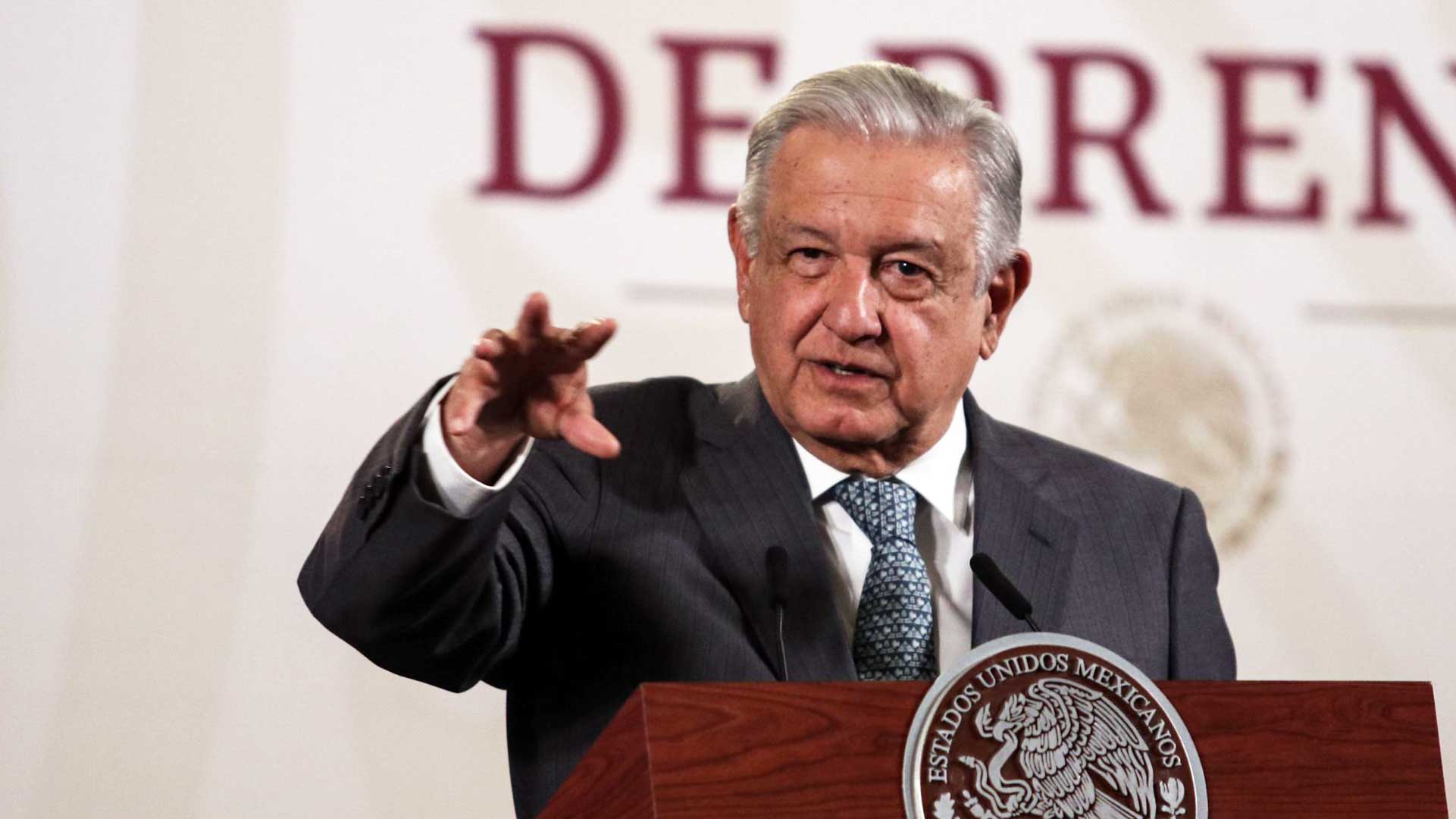 “No aceptaremos deportaciones de Texas”, advierte AMLO por ley contra migrantes