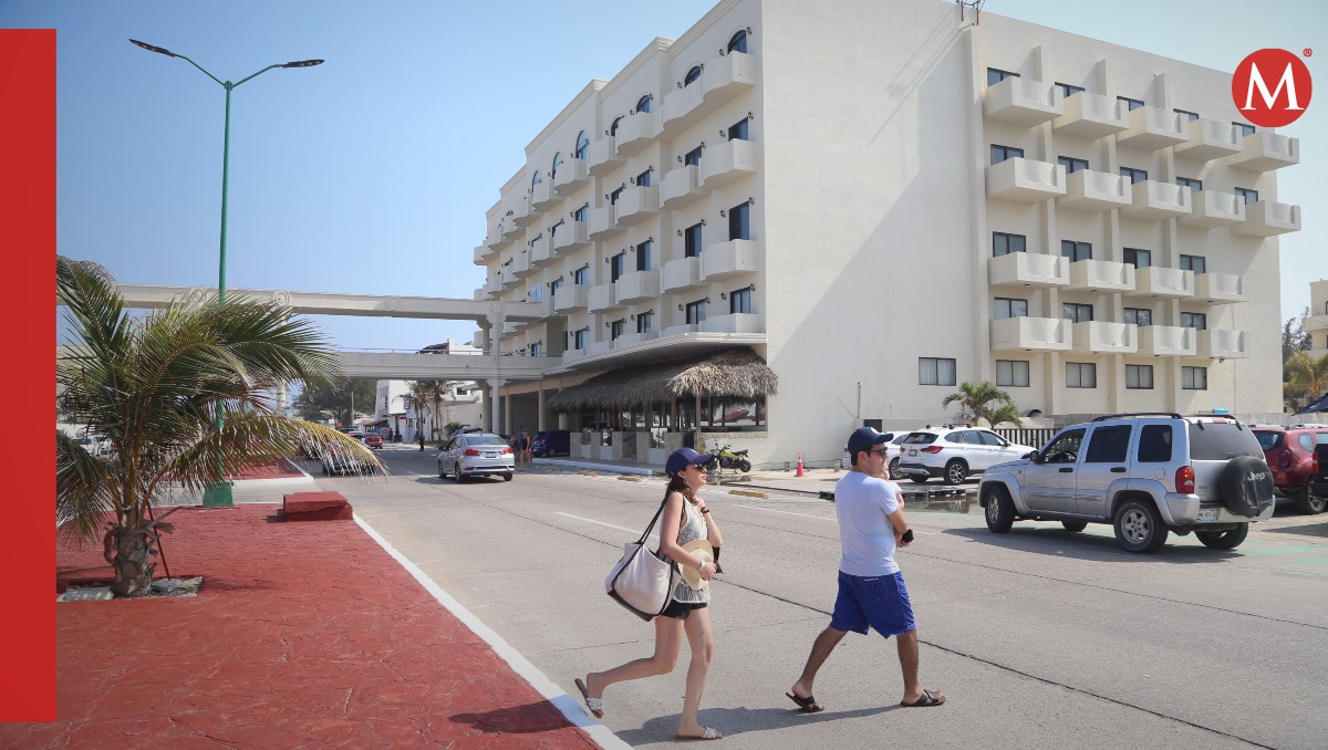 Turistas en Playa Miramar, en Tamaulipas. (Yazmín Sánchez)