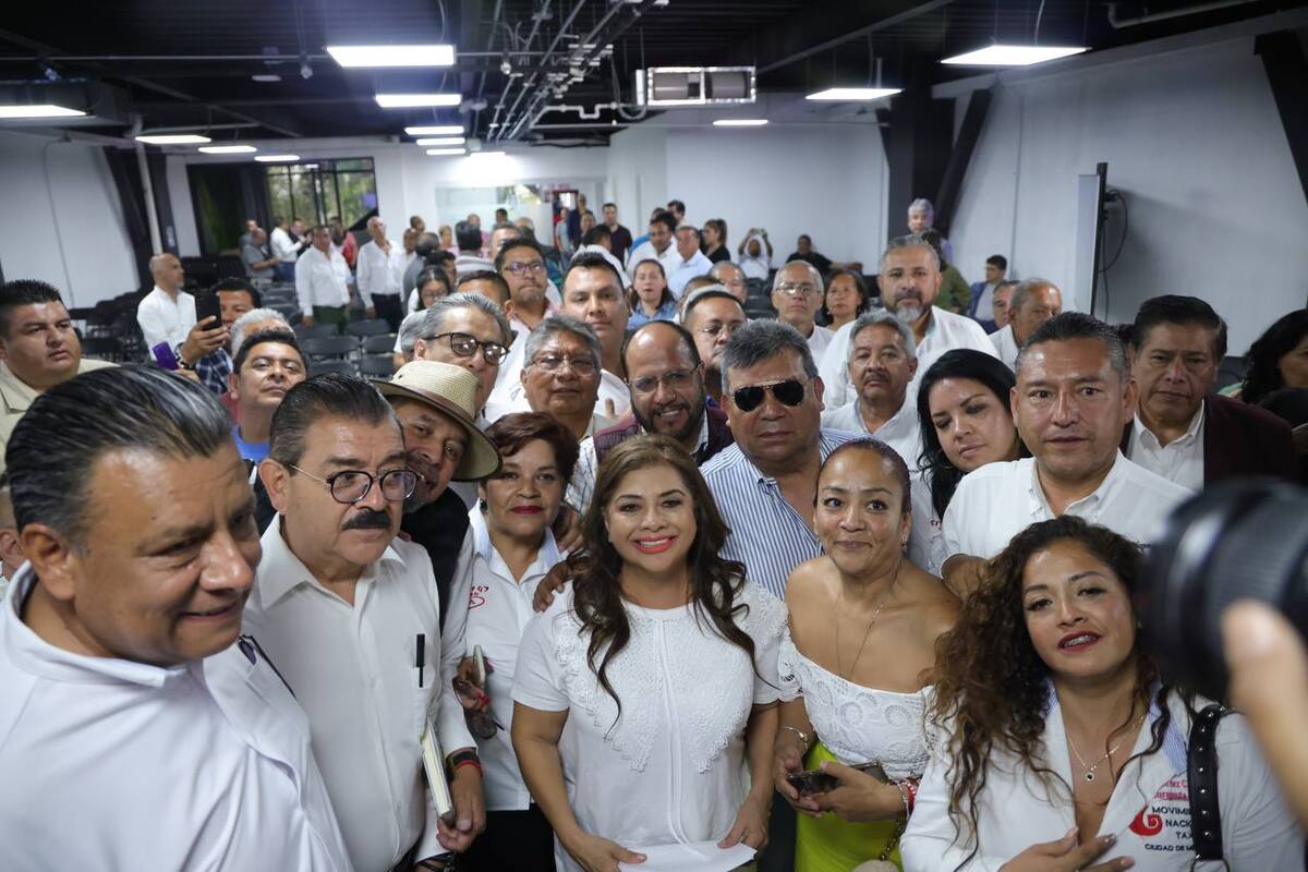 Clara Brugada se reunió con taxistas en la Ciudad de México.