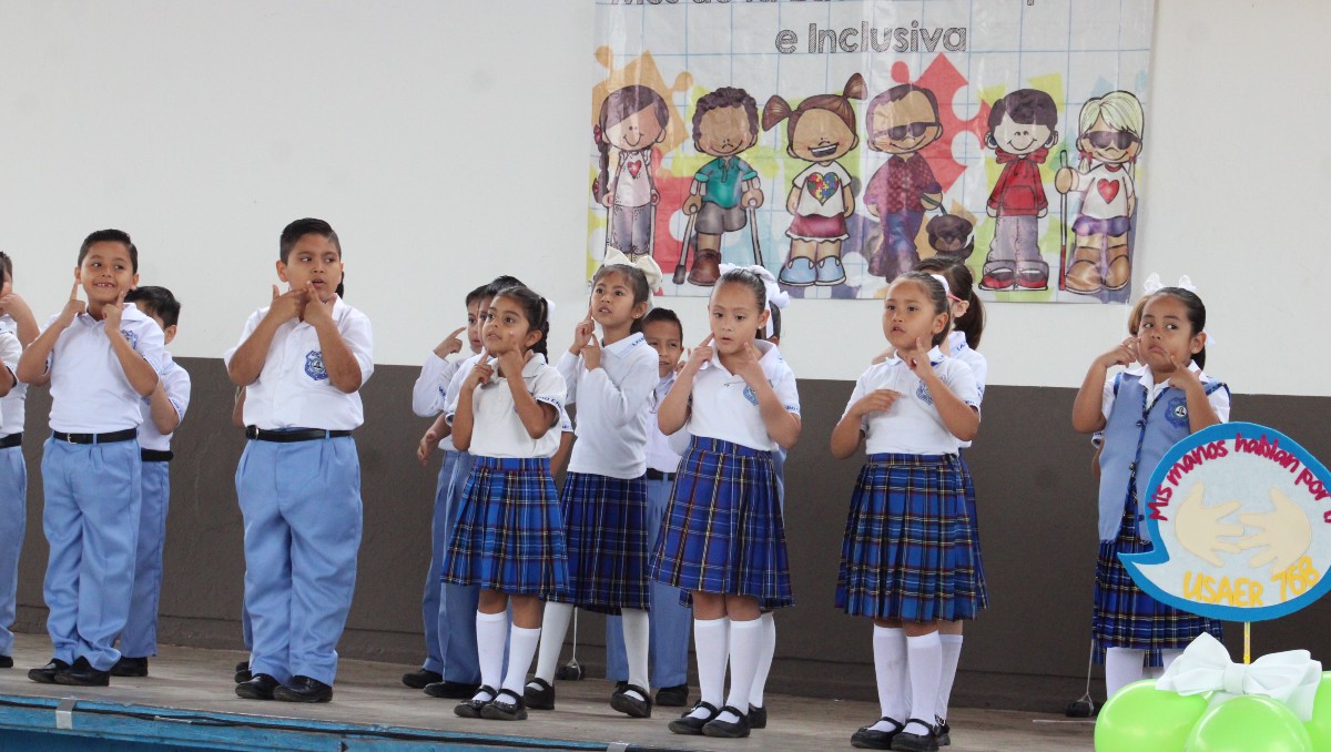 Concurso de lenguaje de señas mexicano en escuela de Tampico. (Yazmín Sánchez)