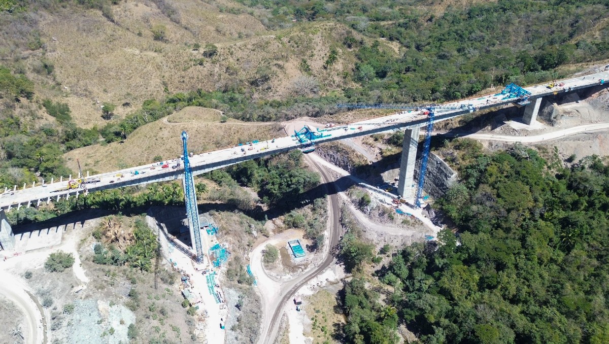 Construcción de autopista Guadalajara-Puerto Vallarta (X)