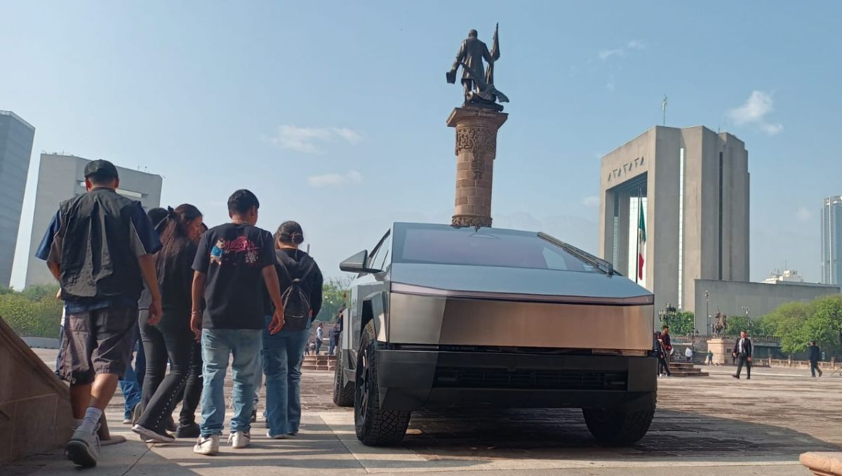 Cybertruck de Tesla en Palacio de Gobierno de Nuevo León | Eduardo Mendieta