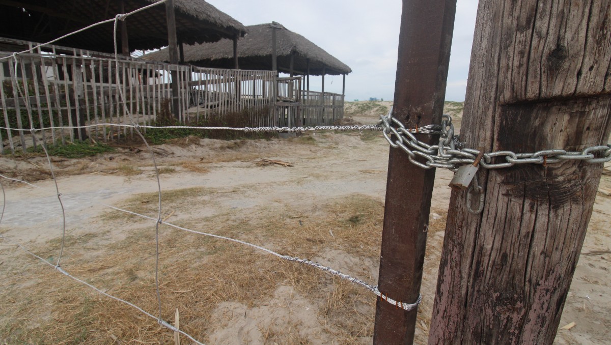 Estacionamientos cerrados en playa Miramar. (Yazmín Sánchez)