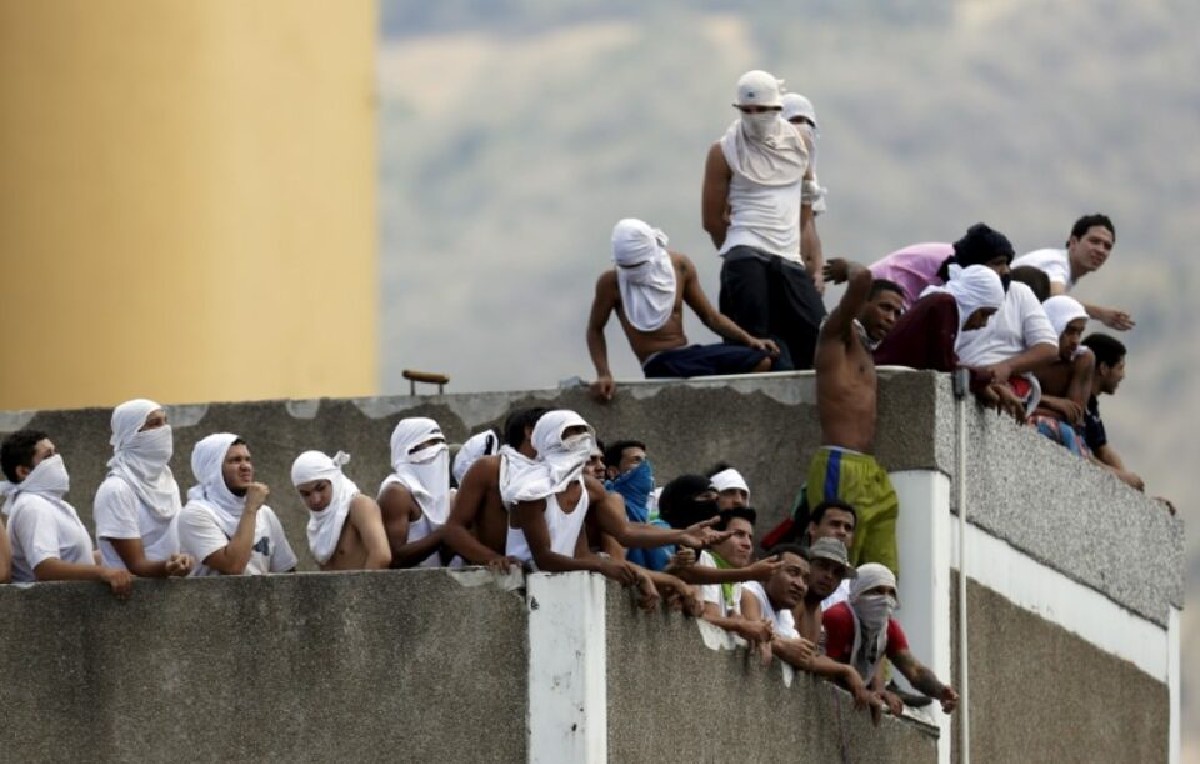 Manifestación del 2015 en cárcel de Venezuela (Reuters)