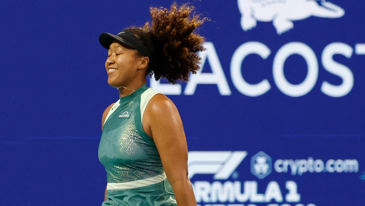 Naomi Osaka le da increíble regalo a un aficionado en el Miami Open (Reuters)