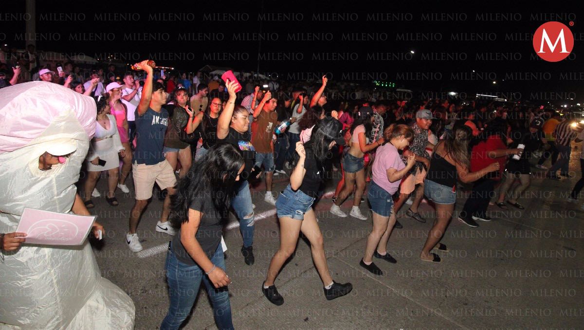 Bailan 'Payaso de rodeo' en Playazo 2024 en Miramar. (Yazmín Sánchez)