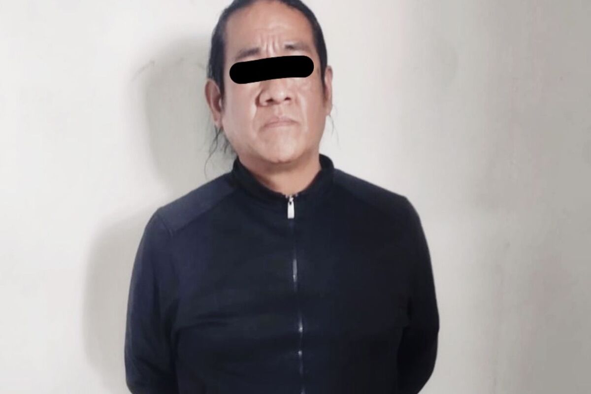 En Ecatepec se lleva a cabo la detención de un profesor, por denuncia de abusó sexual a una alumna.